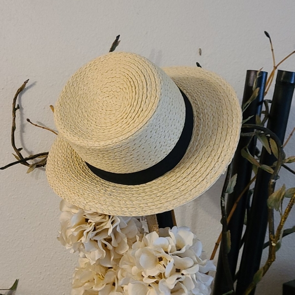 SUMMER CREME AND BLACK HAT.BO HO CHIC - Picture 2 of 16